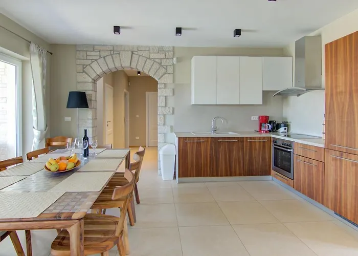 Dominika * Kaštelir