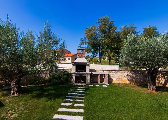 Dominika Villa Kaštelir