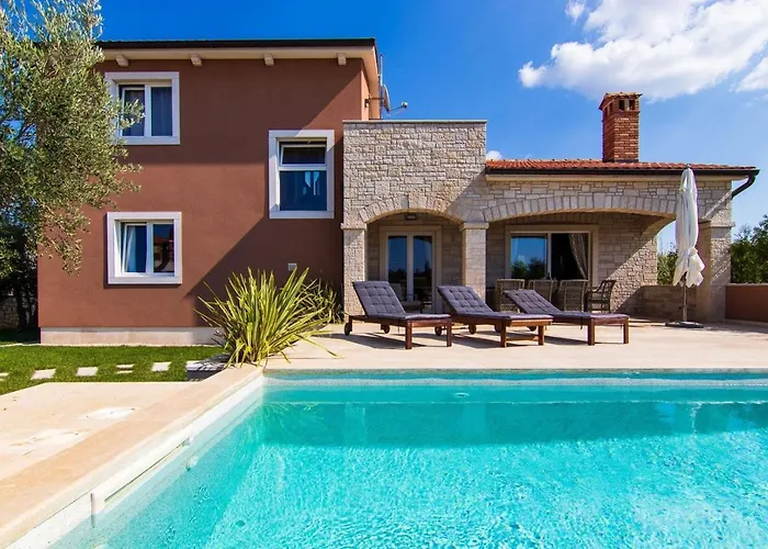 Dominika Villa Kaštelir