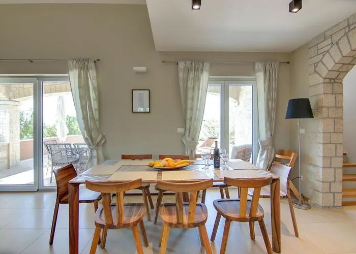 Dominika Villa Kaštelir